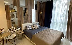 Studio On A Residential Complex French Quarter 2